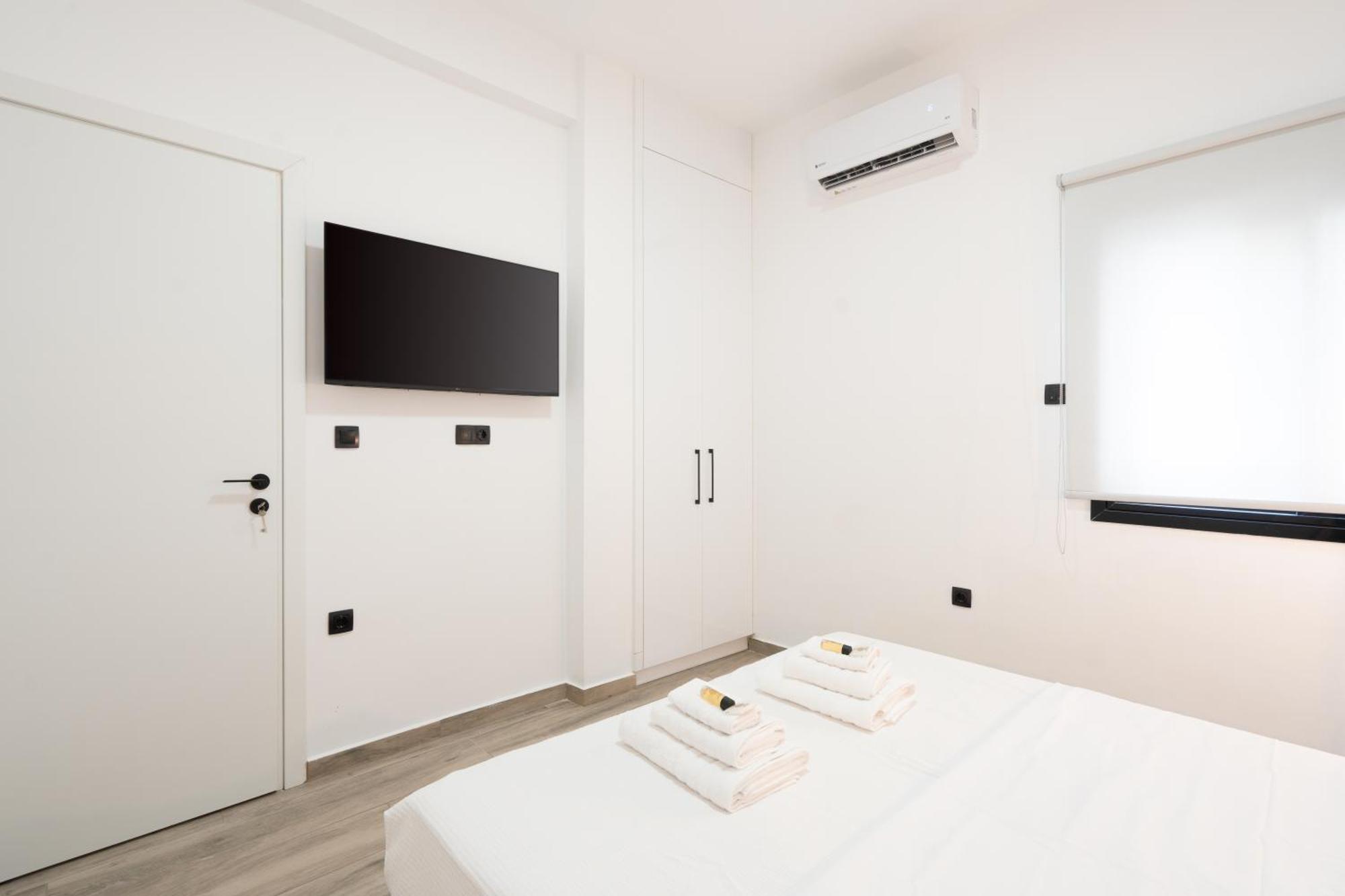 Your Base Comfy In Petralona, Steps To Metro Ateny