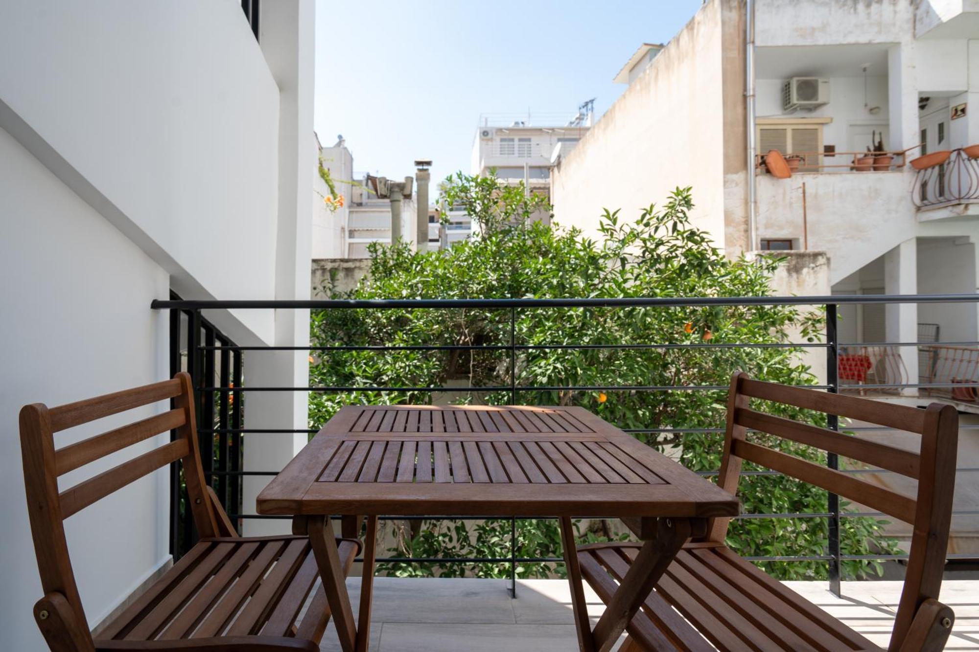 Your Base Comfy In Petralona, Steps To Metro Apartment *