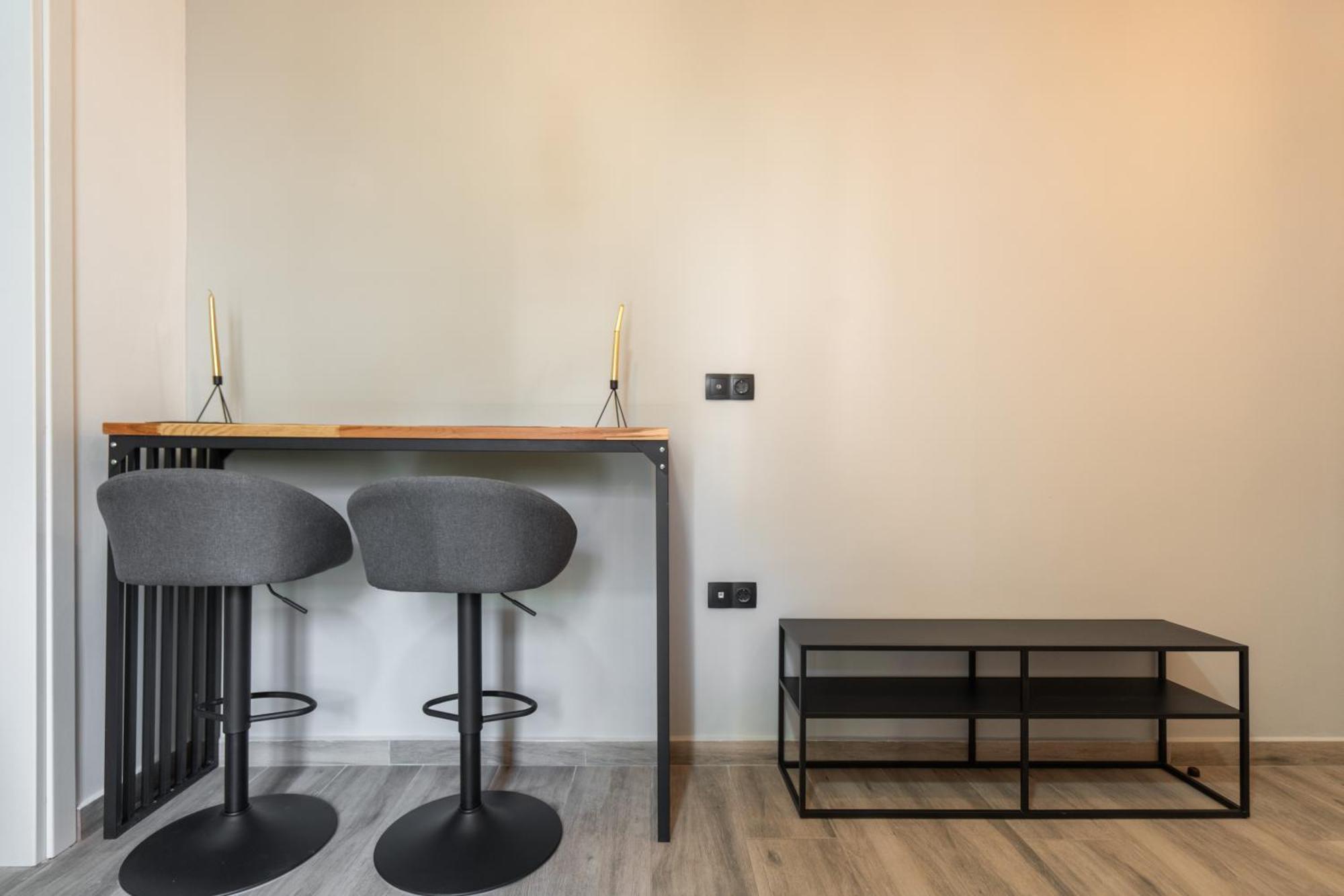 Apartment Your Base Comfy In Petralona, Steps To Metro