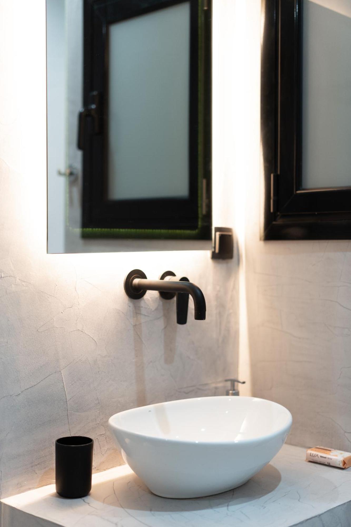 Your Base Comfy In Petralona, Steps To Metro Apartment *