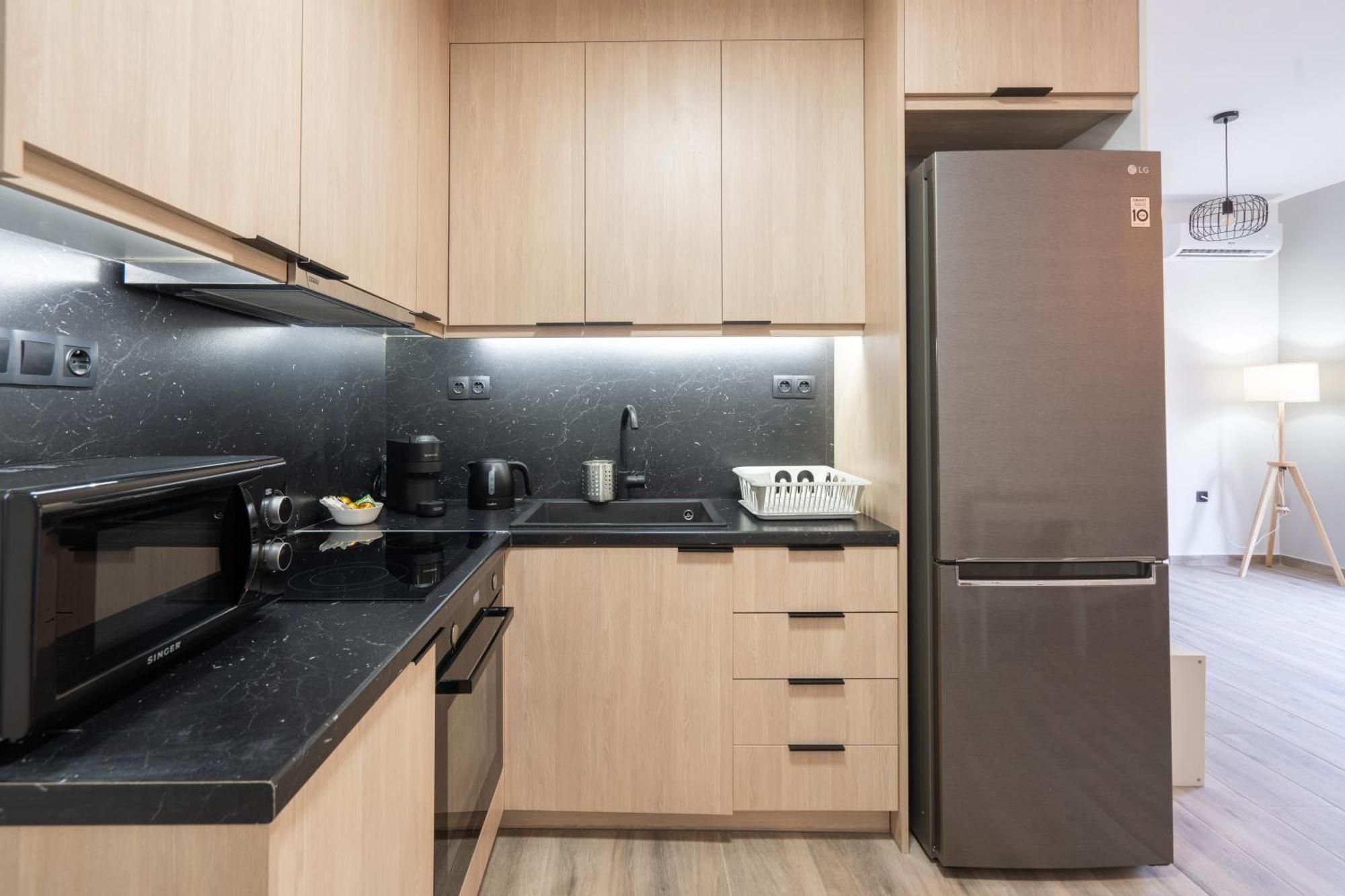 Your Base Comfy In Petralona, Steps To Metro Apartament *