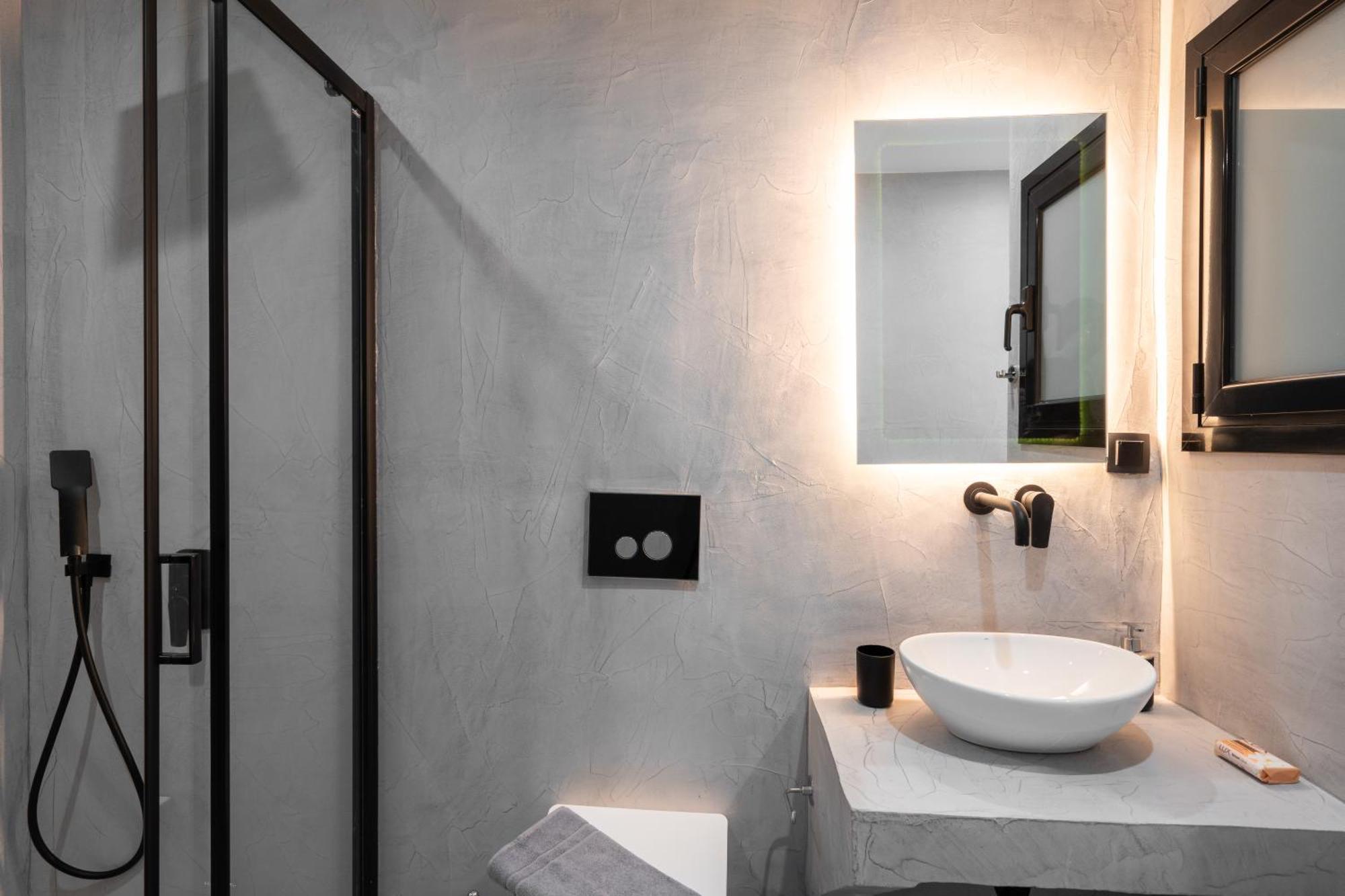 Your Base Comfy In Petralona, Steps To Metro Apartament