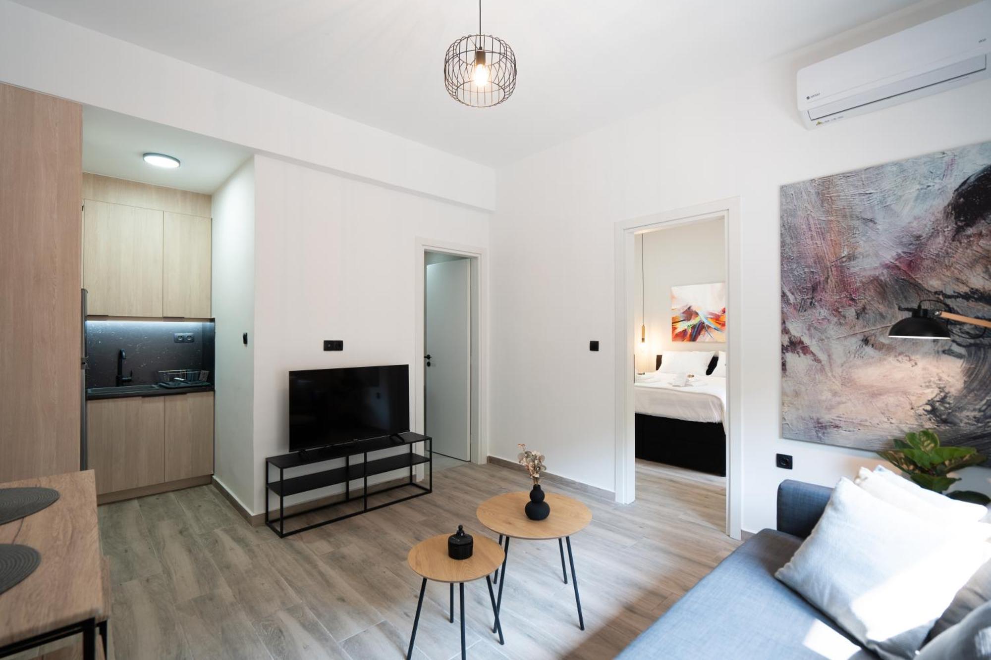 Your Base Comfy In Petralona, Steps To Metro Apartament *